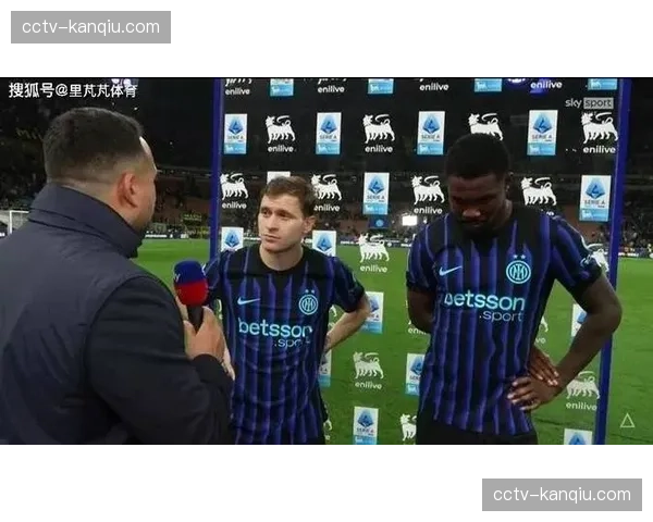 国际米兰VS卡利亚里，国米沿用3-5-2传控体系主打边路爆破+中路渗透